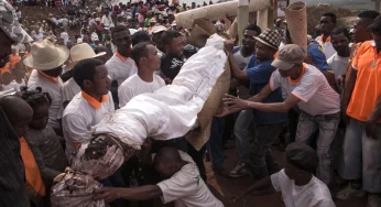 Famadihana: Ritual Menggali Tulang Leluhur di Madagaskar