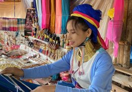 tradisi leher panjang