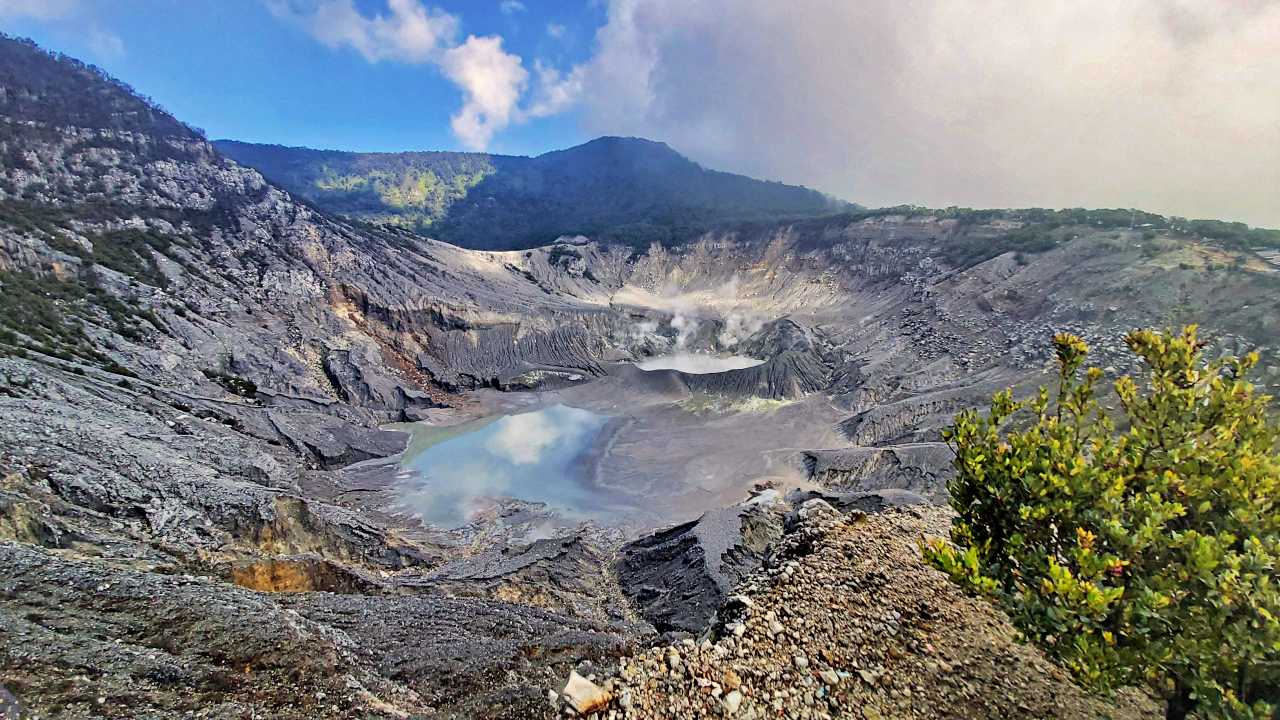tangkuban perahu