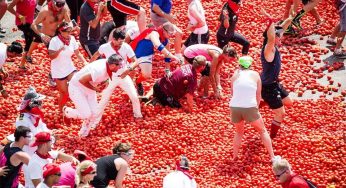 La Tomatina: Festival Lempar Tomat Terliar di Dunia