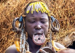 plate bibir suku mursi