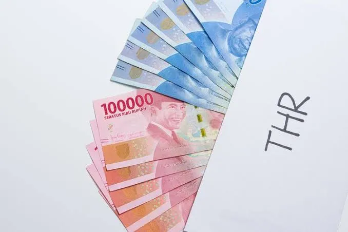 tradisi pemberian thr